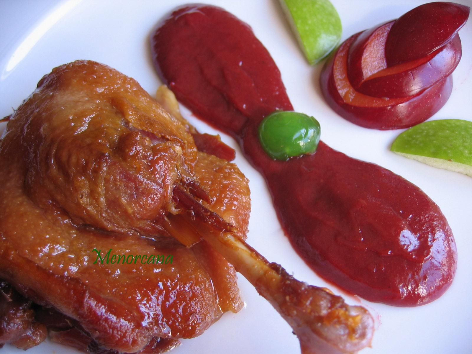 Confit de pato con salsa de ciruelas rojas