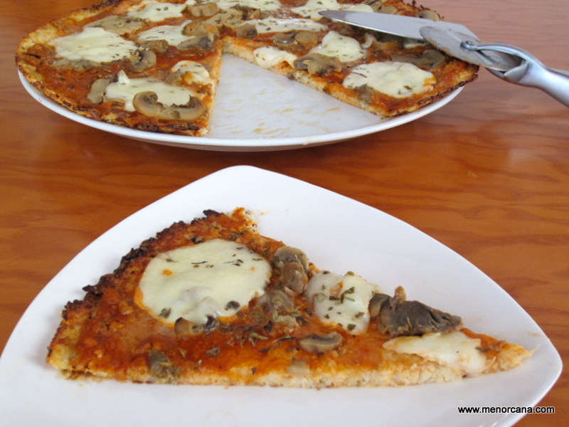 Pizza con base de coliflor a la boloñesa o con jamón y queso