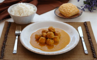 Curry cremoso con albóndigas de pavo